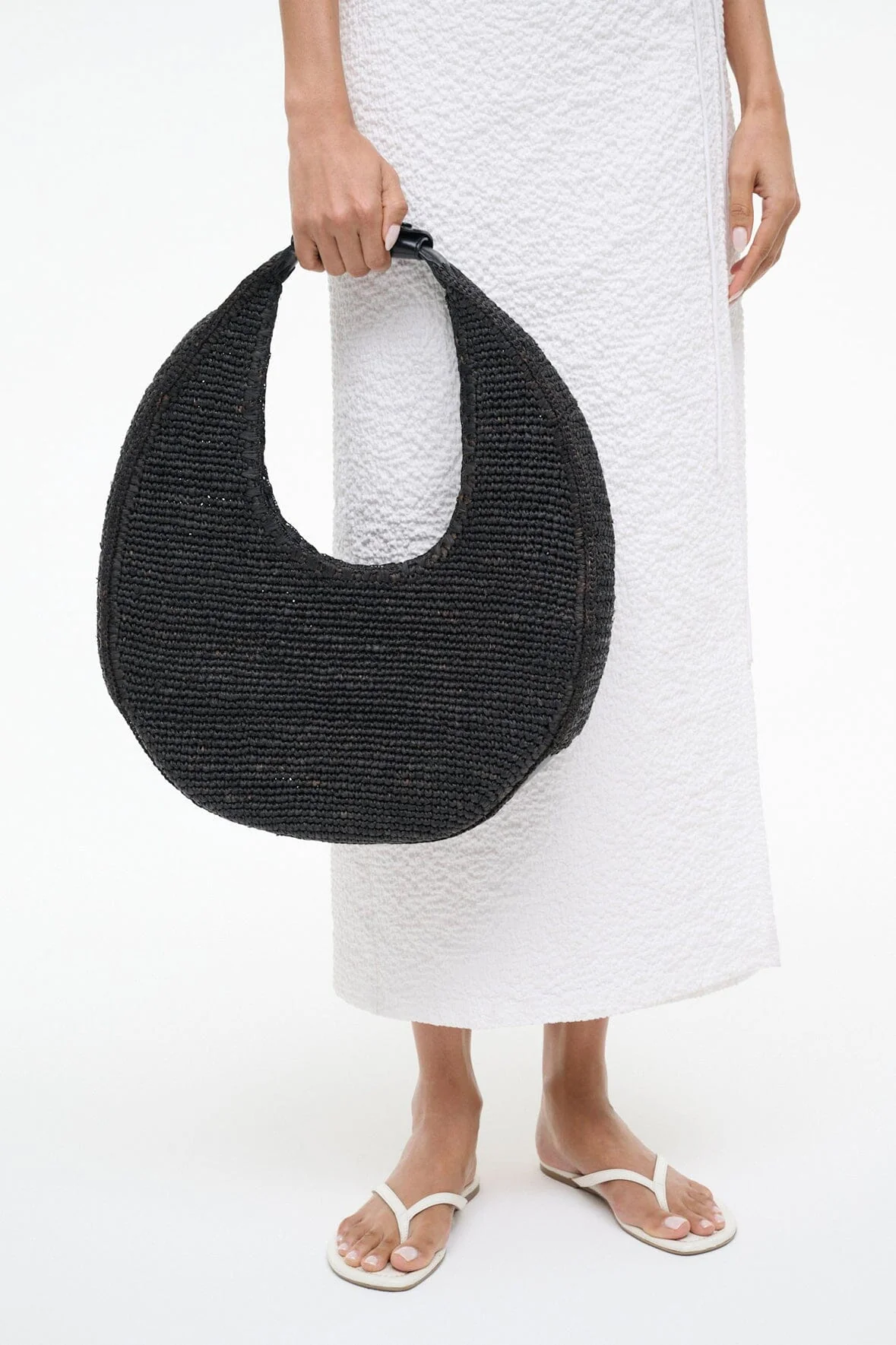 LARGE RAFFIA MOON TOTE BAG | BLACK RAFFIA - Image 8